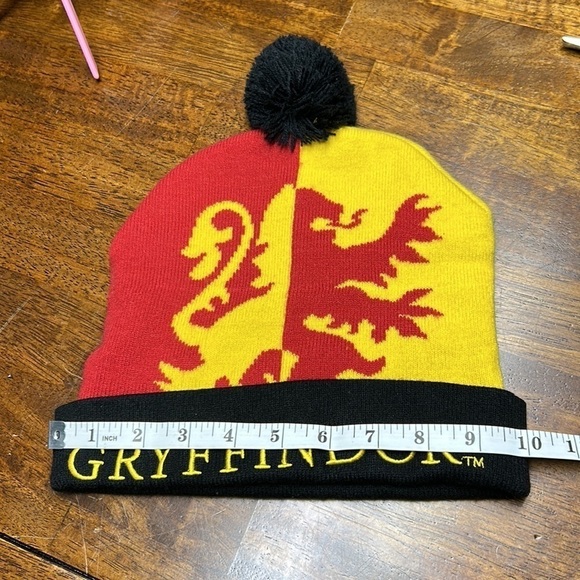 Gryffindor stocking cap nwot winter snow skiing Harry Potter hat. Universal hat - Picture 6 of 7
